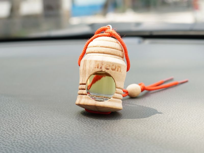 Tinh dầu treo xe Areon